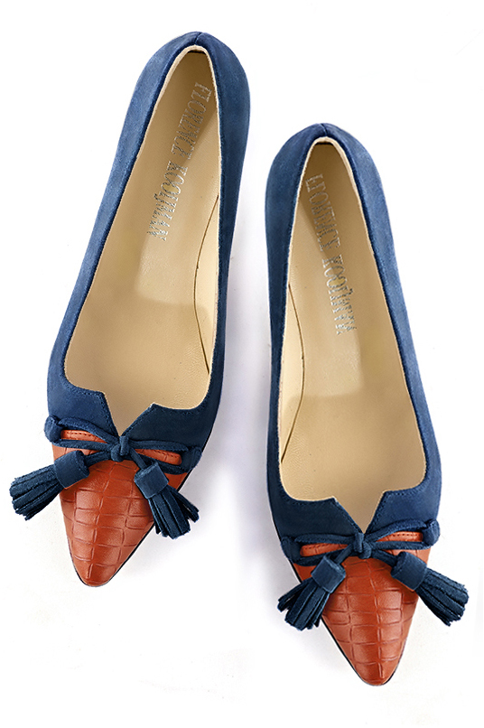 Terracotta orange and navy blue women's dress pumps, with a knot on the front. Tapered toe. Medium spool heels. Top view - Florence KOOIJMAN